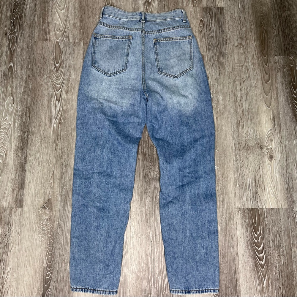 light washed ripped jeans - Picture 3 of 3
